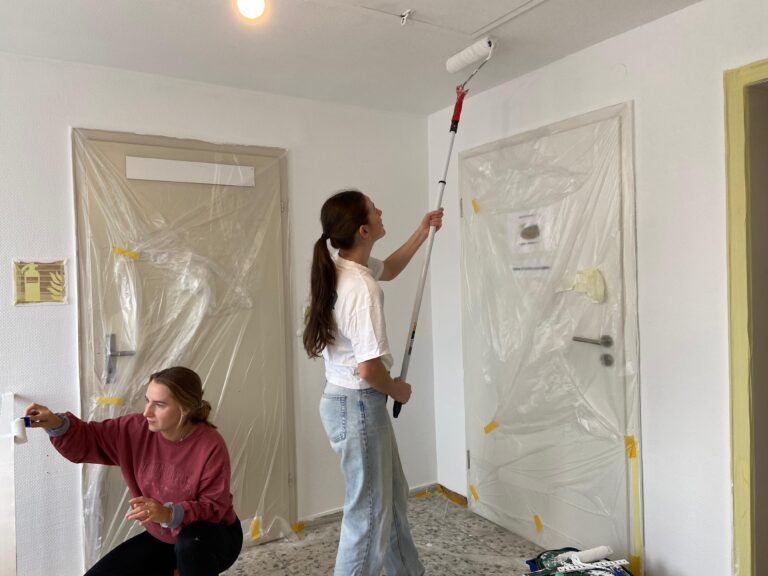 a9809305-9e9a-4ba7-9318-23999f803c7e